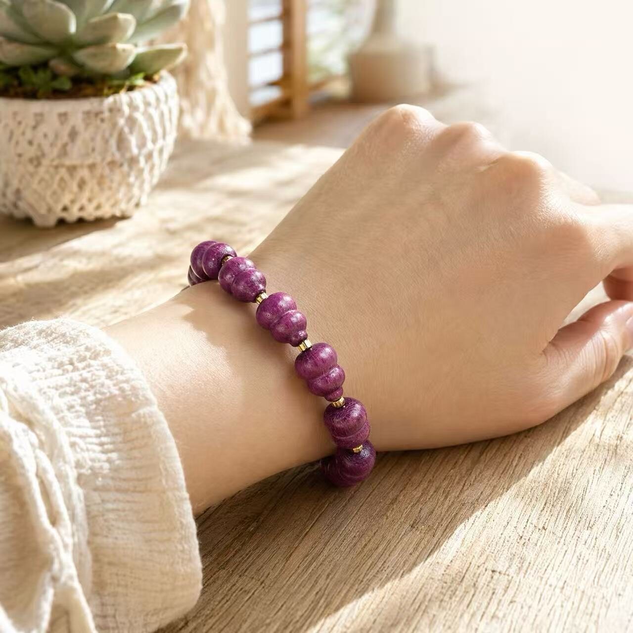 BR-016 purple pine wood beaded bracelet photo 3