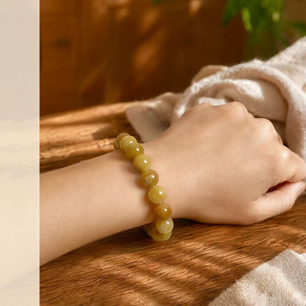 BR-018 golden silk jade beaded bracelet photo 3