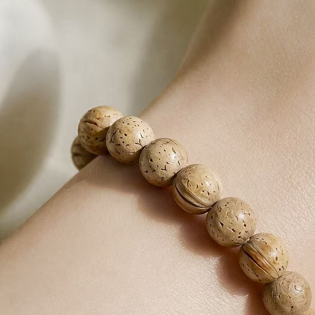 BR-024 spotted bracelet worn on wrist