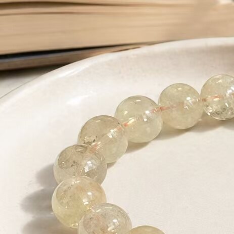 BR-025 pale yellow beads close-up