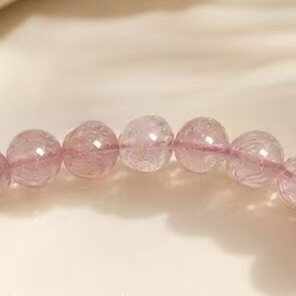 BR-026 transparent pink beads close-up