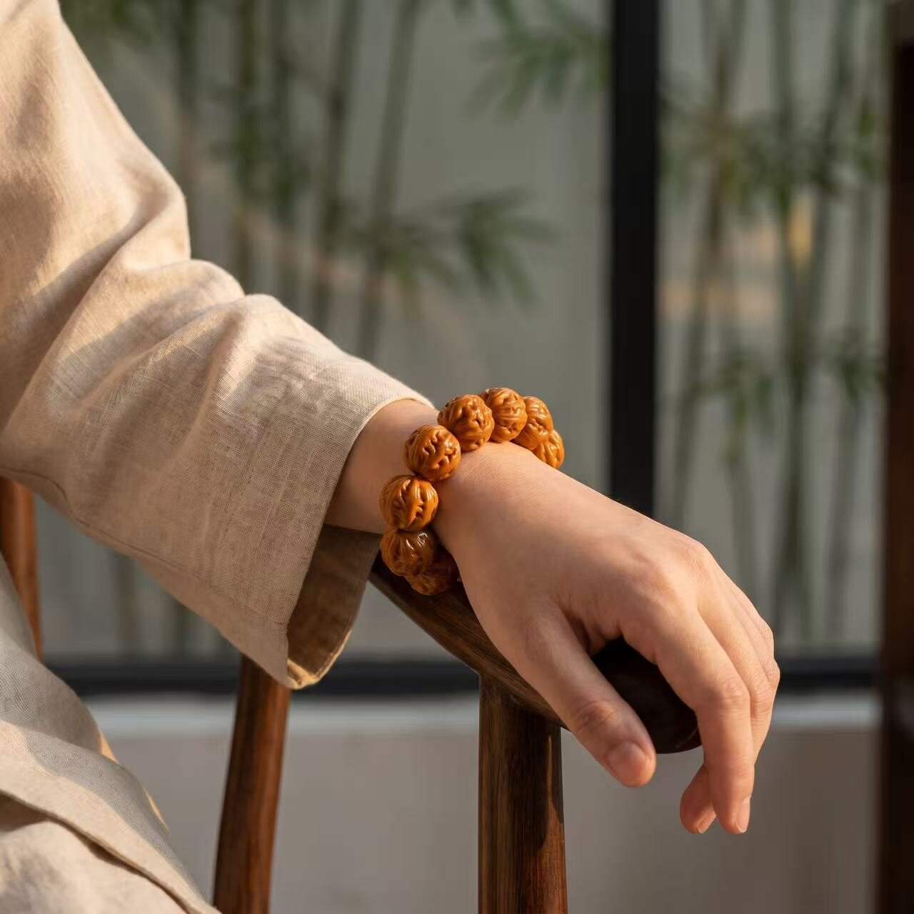 BR-029 carved monkey head walnut beaded bracelet photo 2