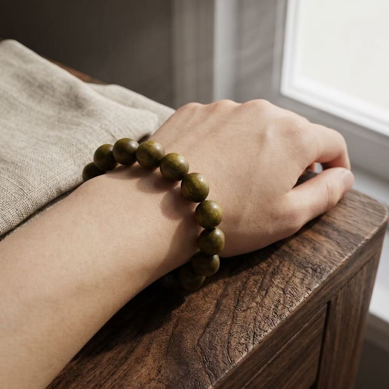 BR-032 golden silk nanmu beaded bracelet photo 2
