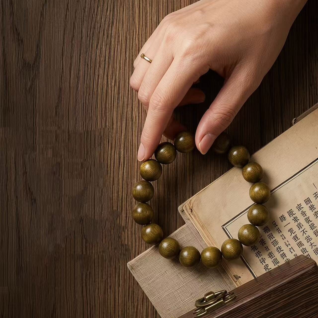 BR-032 golden silk nanmu beaded bracelet photo 5